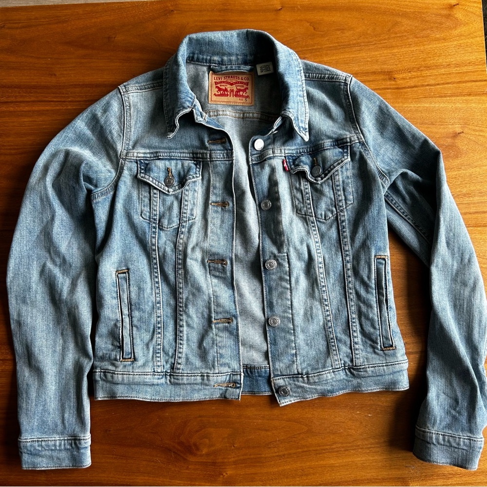 LEVI’S LIKE NEW Original Jean Jacket Size S